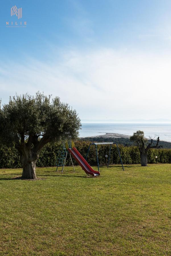 Breathtaking Villa, Nilie Hospitality Mgmt Possidi Exteriör bild